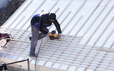 Understanding the Services That a Roofer Can Provide: The Advantages of Installing a New Roof in Miami.