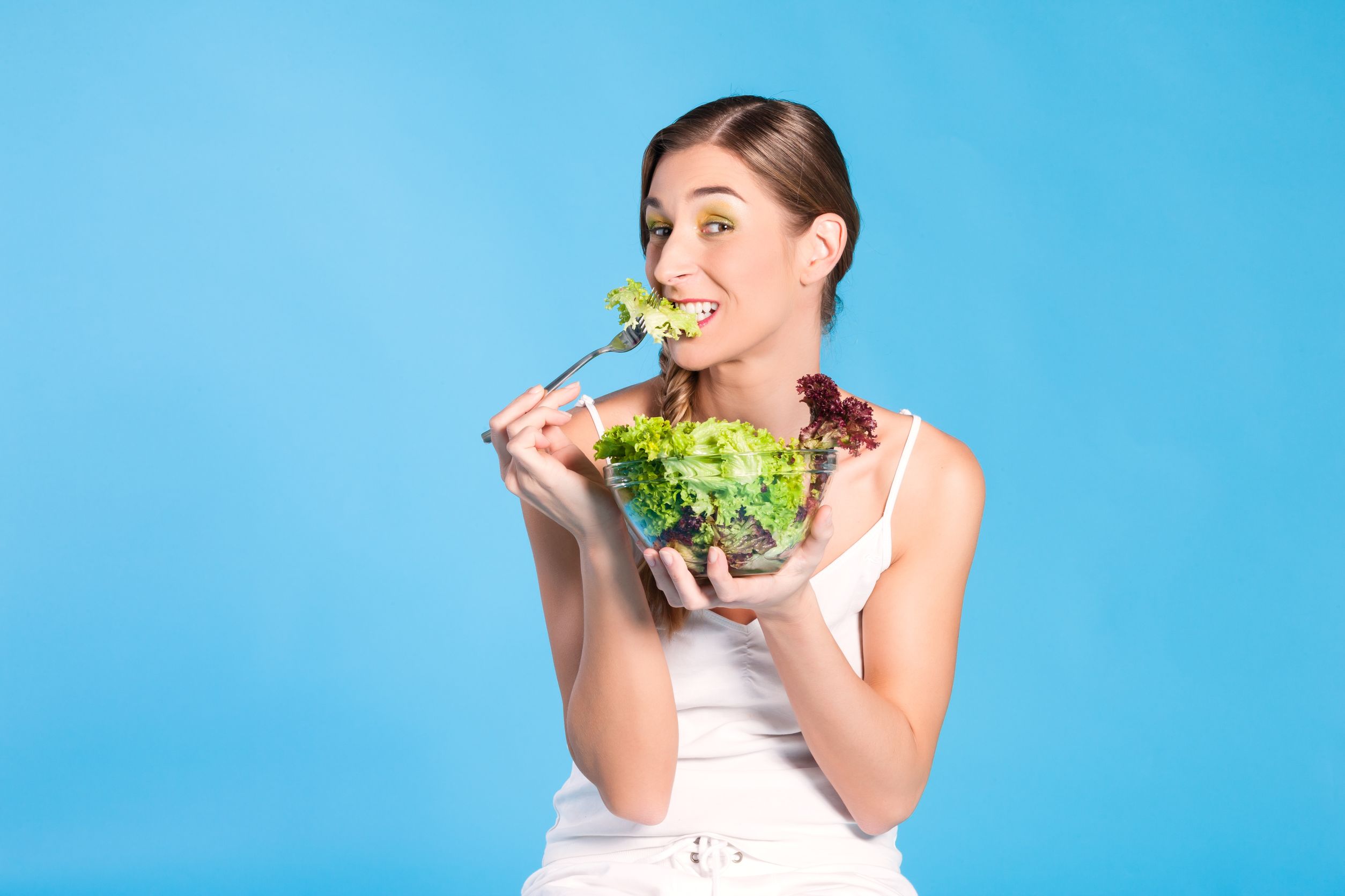 19942166_l-Healthy-eating-woman-with-fresh-salad-and-vegetables