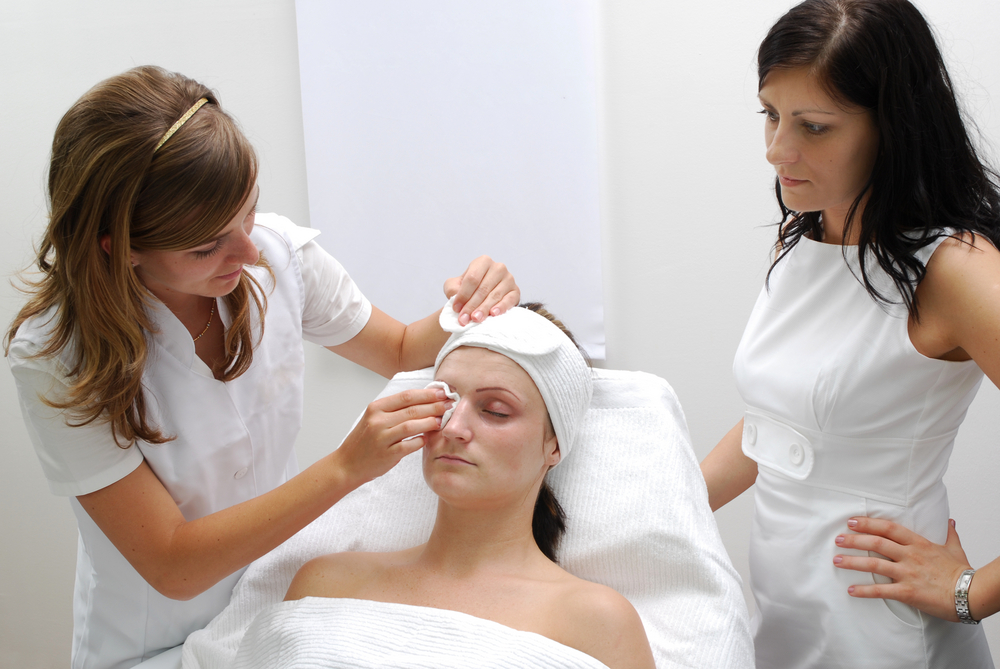 Unlock Radiant Skin: Elevate Your Skincare Skills with Expert Dermaplaning Training