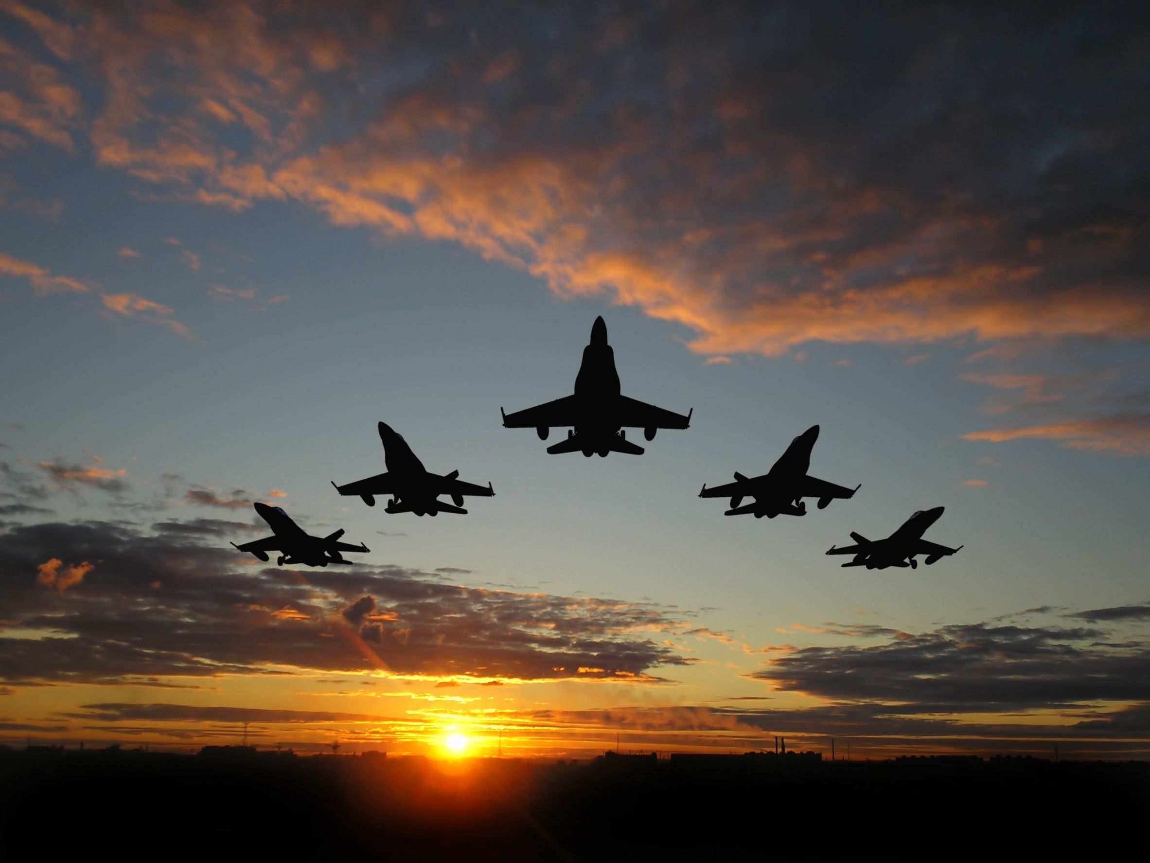 2030048_l-F-16-fighter-jet-with-pilot-suits