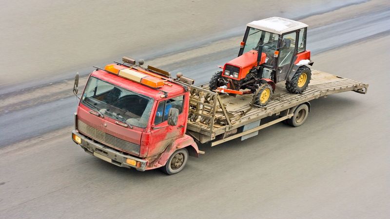 What You Need to Know About Heavy Wrecker Towing for Phoenix’s Commercial Vehicles