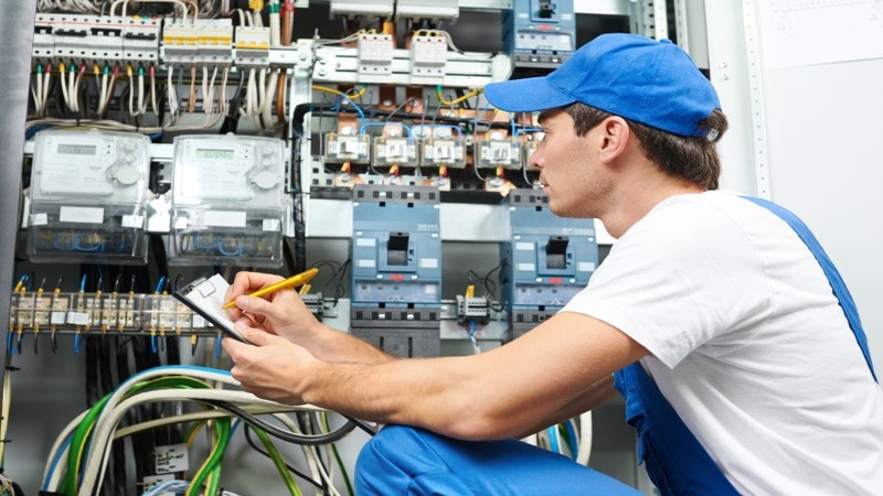 What is a Commercial Service Electrician in Colorado Springs CO? Can Solve Your Business Power Issues?