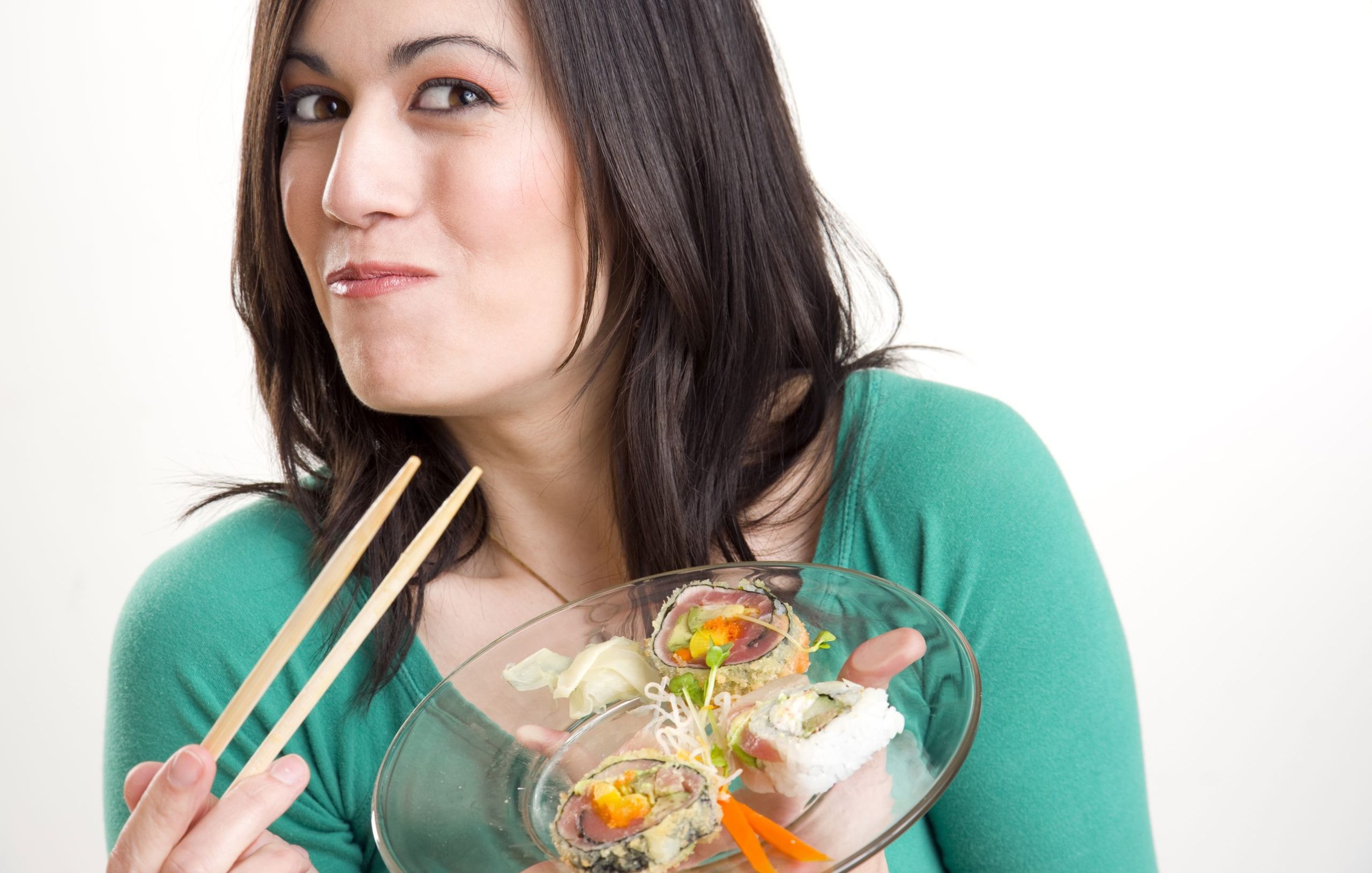 14593308_l-Beautiful-woman-Smilin-with-Sushi-scaled